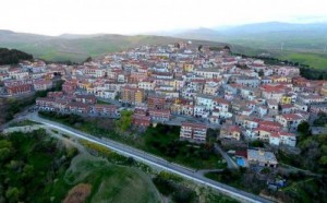 بلدة إيطالية تدفع المال لمن يسكن فيها