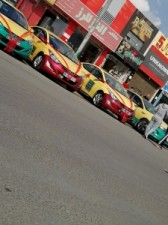 بالصور...فاردة تكاسي بعمان...والسبب !!