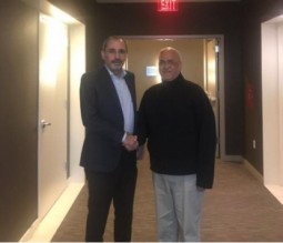 بالصورة... الصفدي يطمئن ويهنىء عريقات بنجاح عملية زراعة الرئة