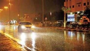 أمطار غزيرة وتحذيرات من السيول