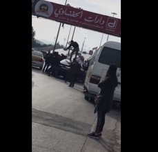 الامن يقبض على "كنتروليه باصات" اعتدو على شاب و مركبته في عمان ويحيلهم الى المدعي العام