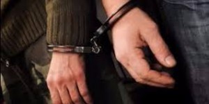 القبض على شخصين اثناء محاولتهما مغادرة البلاد بعد ان قاما بسرقة ١٠٠ الف دولار
