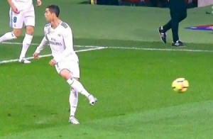 بالفيديو .. 30 تمريرة رائعة في كرة القدم