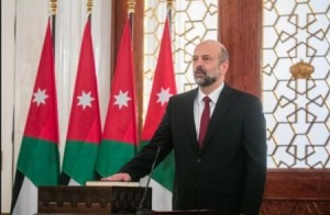 حكومة الرزاز تؤدي القسم امام الملك قبل العيد