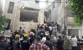 بدء التحقيق بانهيار "مبنى الغويرية".. وإخلاء سكان المباني المجاورة