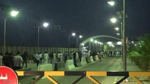 متظاهرون عراقيون يقتحمون مطار النجف ويوقفون حركة الطيران