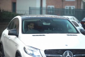 بالصور .. هذه نوعية السيارات التي يمتلكها صلاح ورونالدو وميسي وكين!