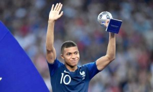 مبابي يكشف "سره الشخصي" بنهائي المونديال