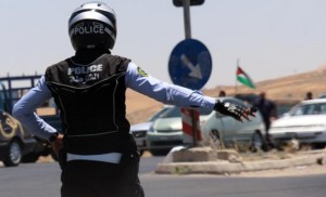 القبض على شخصين ممن اعتدوا على رقباء السير اثناء ادائهم لواجبهم امس