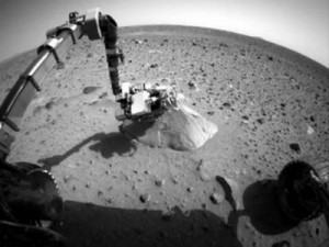 دراسة حقيقية .. علماء يعتقدون أن  القمر  كان وطناً للفضائيين