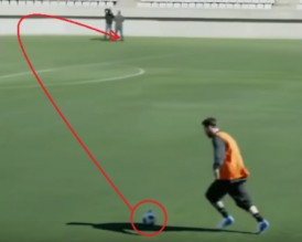 بالفيديو .. ميسي يثبت مهارته الخارقة بهذه الركلة!