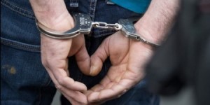 القبض على مطلوب خطير بحقه ١٦ طلب أمني