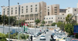 مستشفى البشير يطالب بمحاسبة معتدين على مسؤول الخدمات