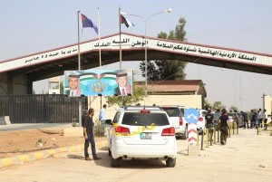 أكثر من 162 أردنيا عبروا حدود جابر في اليوم الأول