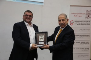 الجراح الصوص يؤكد في محاضرة بجامعة البترا أن الإصابة بالديسك غالبًا بالوراثة