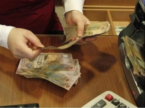 وزير المالية :لا زيادة على رواتب الموظفين في 2019 سوى الزيادة الطبيعية