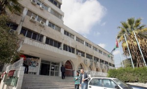 رئيس مجلس النقباء يطلب من الرزاز وقف العمل بنظام الخدمة المدنية الجديد حتى لقاء النقباء بالحكومة