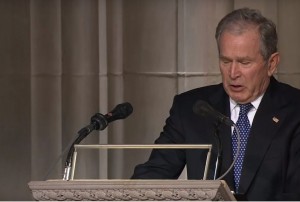 بالفيديو .. بوش يجهش بالبكاء خلال مراسم جنازة والده