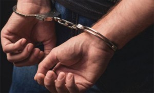 بزمن قياسي .. القبض على ثلاثة أشخاص سرقوا حاوية ملابس من إحدى الشركات في الكرك