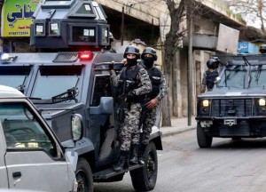 مداهمة أمنية تسفر عن القبض على مطلوب خطير متاوري عن الانظار في الباعج