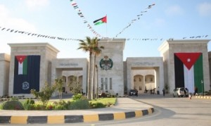الامن يوضح حقيقة فيديو الاعتداء على مواطن سعودي وسلبه في الاردن