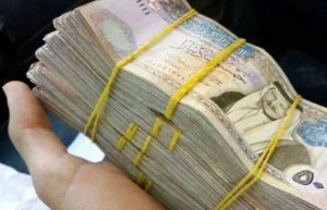 السلط .. شرطي سير يطارد لصا ويعيد 30 ألف دينار لصاحبها