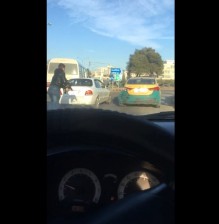 بالفيديو ..تهجم على تكسي بالكلاشنكوف في عمان ...والامن يبحث عن الفاعلين