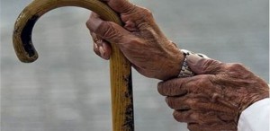 مسن ينام في حمام عام منذ سنة في إربد .. والتنمية تتابع