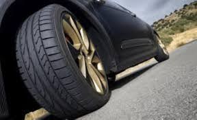 جرش ... سائق يدهس ثلاثيني وابنته ويلوذ بالفرار