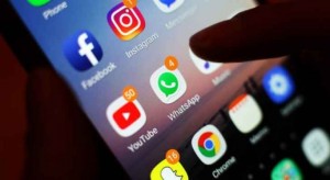 خبير أردني يحذّر من تداول الصور والفيديوهات الجريئة حتى بين الأزواج