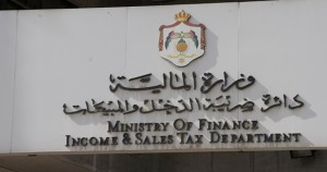 الضريبة نحو 100 ألف طلب للحصول على دعم الخبز