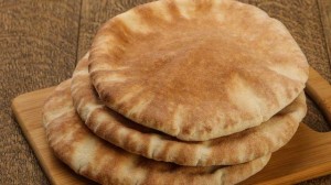 الحكومة تؤكد توفر المواد الغذائية والمحروقات بكميات كافية خلال المنخفض