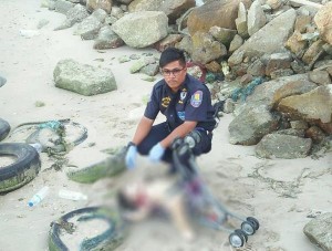 أردني ربط ابنه بعربة ورماه بالبحر في تايلاند