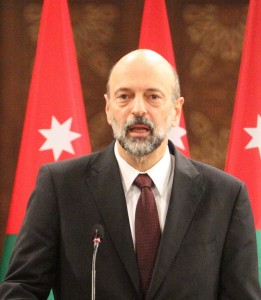 رئيس الوزراء يعمم بالتقيد التام بشروط وضوابط تعيين الموظفين بعقود او شراء الخدمات