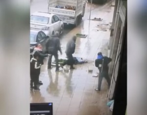 ما هي حالة شاب سقطت حجارة على رأسه في عمان