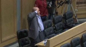 النائب خليل عطية يؤدي التحية العسكرية لمنفذ عملية سلفيت البطولية