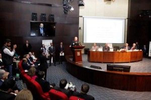 الرزاز في جامعة البترا: الرسالة الأساسية في الأوراق النقاشية هي بناء دولة قوية ومجتمع قوي على أساس القانون