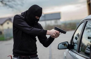 بعد دخالته على أحد شيوخ الزرقاء .. ساطي مصنع الألبان يسلم نفسه
