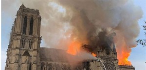 لقطات متتالية قد تكشف خيوطاً عن سبب حريق "نوتردام" .. "تفاصيل"
