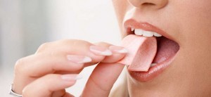 احذر...مادة خطيرة في "العلكة" تهدد حياتك