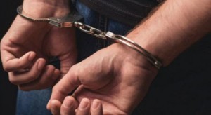 القبض على شخص قام بطعن 4 افراد من عائلة واحدة في الزرقاء