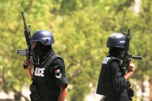 مداهمة أمنية في الزرقاء والقبض على مطلوب "خطير جداً"
