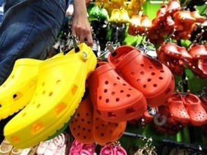 احذر..."الشباشب" البلاستيكية تهدد صحتك!