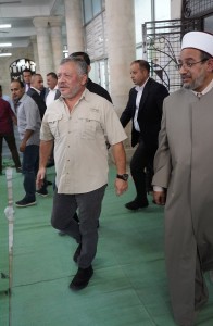 بالفيديو .... جلالة الملك يزور المسجد الحسيني فور عودته الى ارض الوطن