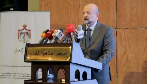 الرزاز: الحكومة ستنحاز للقطاعات والشركات التي تشغل الأردنيين
