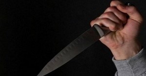 زوج يطعن زوجته بقدمها ويدها اثر خلافات بينهما