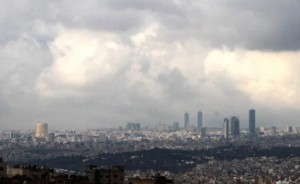 أجواء باردة وغائمة جزئيا وتحذيرات من تدني الرؤية