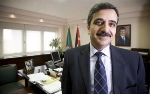 أبوحمور يدعو إلى وقف التوجه نحو الضريبة كمصدر لايرادات الدولة