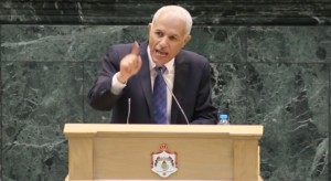 العرموطي يسأل الرزاز حول أسباب إزالة صورة وصفي التل من "بيت الشعر"