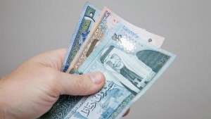 صرف زيادات موظفي القطاع العام على رواتب الشهر الحالي